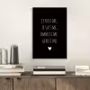 Spreuken - Je kust me je sust me - Quotes - Maaike Ouboter aluminium wit klein -sfeer1
