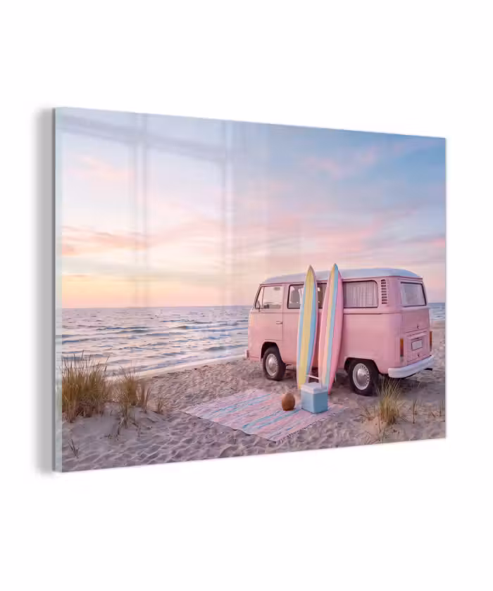 Glasbild - Kleinbus – Strand – Surfbrett – Sommer – Rosa