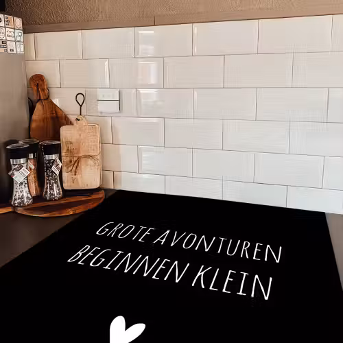 Grote avonturen beginnen klein - Spreuken - Quotes Inductie beschermer vinyl 3mm middel -sfeer3