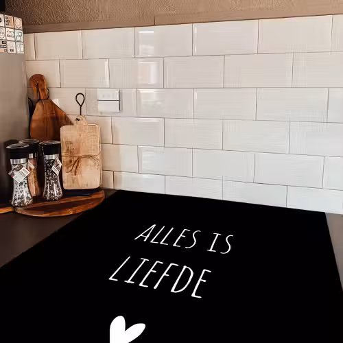 Spreuken - Alles is liefde - Quotes - Bløf Inductie beschermer vinyl 3mm middel -sfeer3
