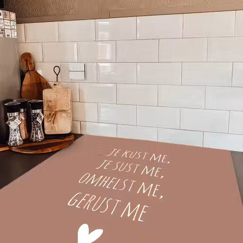 Spreuken - Je kust me je sust me - Maaike Ouboter - Quotes Inductie beschermer vinyl 3mm middel -sfeer3