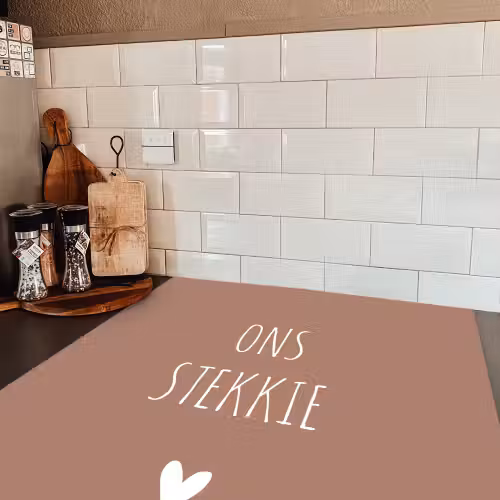 Spreuken - Ons stekkie - Quotes Inductie beschermer vinyl 3mm middel -sfeer3