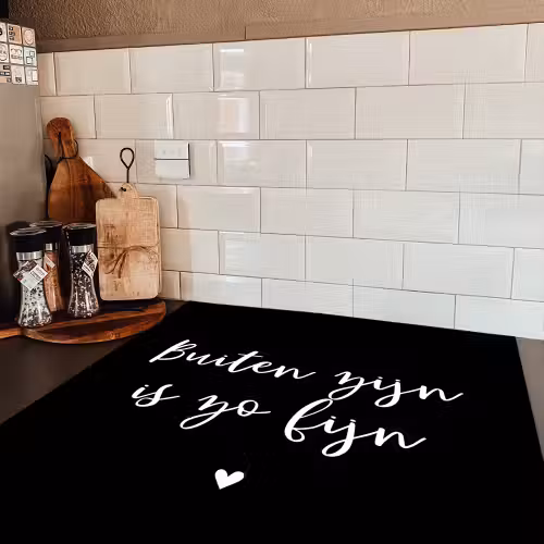Quotes - Tuin - Buiten zijn is zo fijn - Tekst Inductie beschermer vinyl 3mm middel -sfeer3