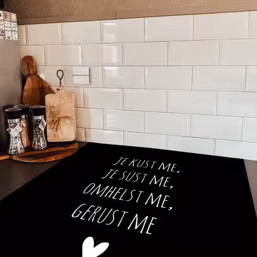 Quotes - Maaike Ouboter - Je kust me je sust me - Spreuken Inductie beschermer vinyl 3mm middel -sfeer3