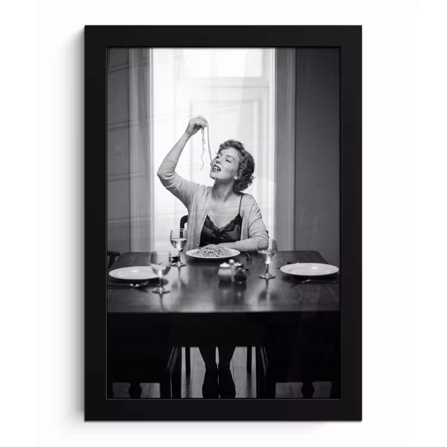Vrouw - Spaghetti - Zwart - Wit fotolijst zwart zonder passe partout klein -3d