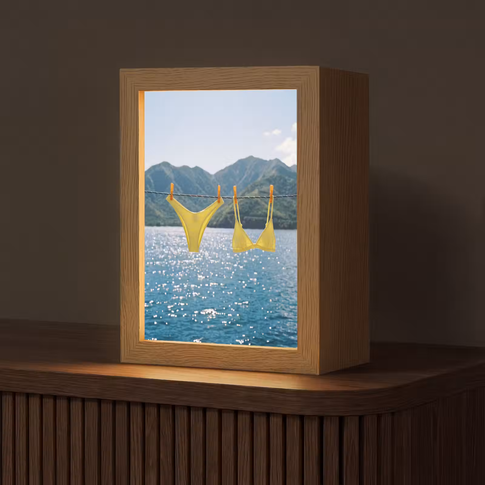 Personalisierte Lightbox - Bademode – Bikini – Meer – Berge – Gelb - Badmode - Bikini - Zee - Bergen - Geel Light Box met kabel (Tafellamp) klein