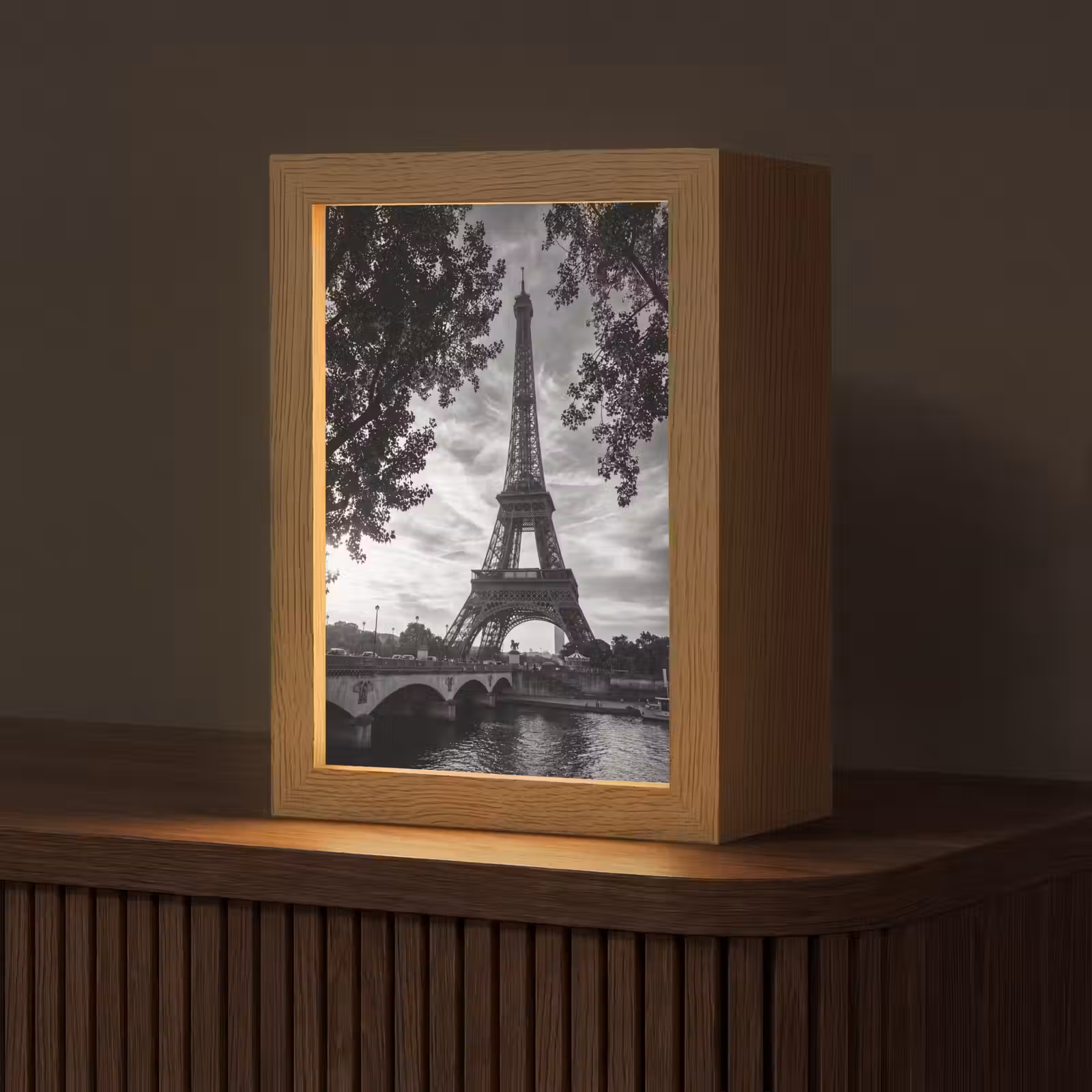Personalisierte Lightbox - Eiffelturm – Paris – Fluss – Architektur – Schwarz-Weiß - Eiffeltoren - Parijs - Rivier - Architectuur - Zwart-wit Light Box met kabel (Tafellamp) klein