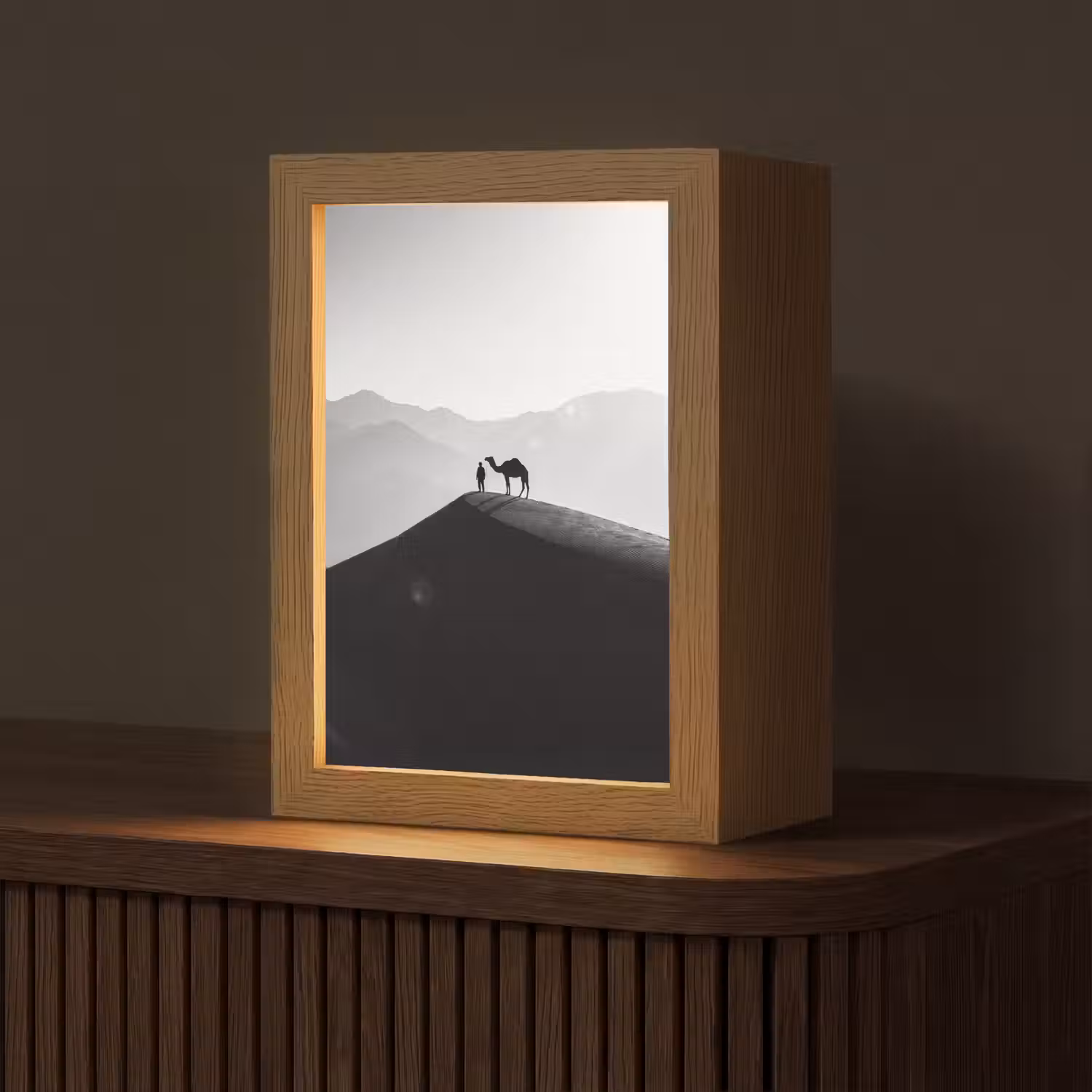 Mens - Kameel - Zandduin - Natuur - Monochroom Light Box met kabel (Tafellamp) klein -z3d_website