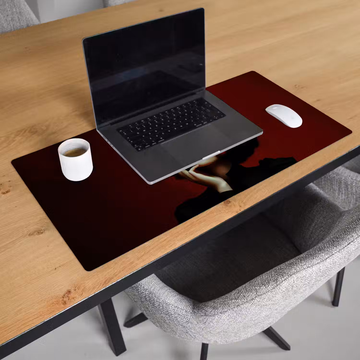 Vrouw - Kersen - Slagroom Muismat XXL klein -sfeer1