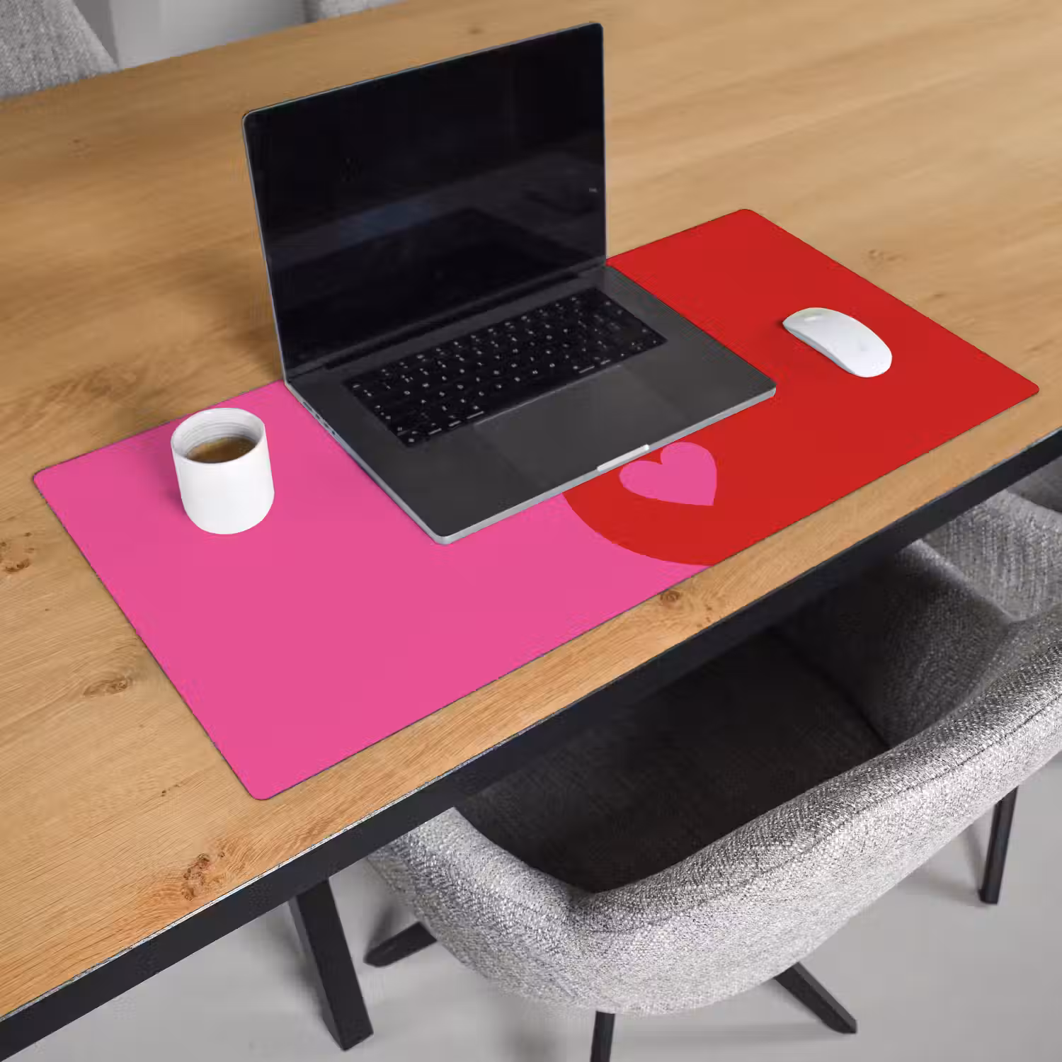 Minimalistisch - Rood - Roze - Hartjes Muismat XXL klein -sfeer1