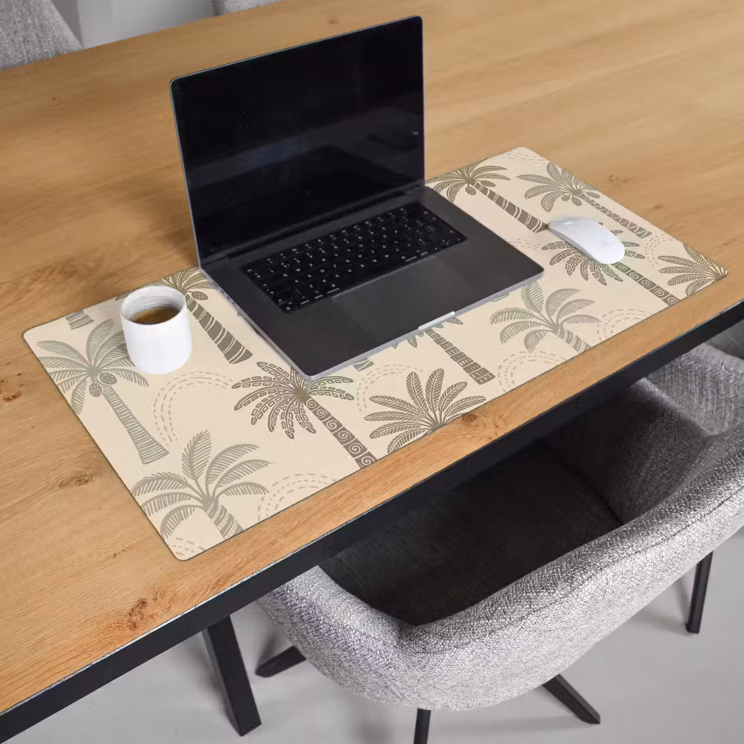 Palmbomen - Patroon - Tropisch - Beige Muismat XXL klein -sfeer1