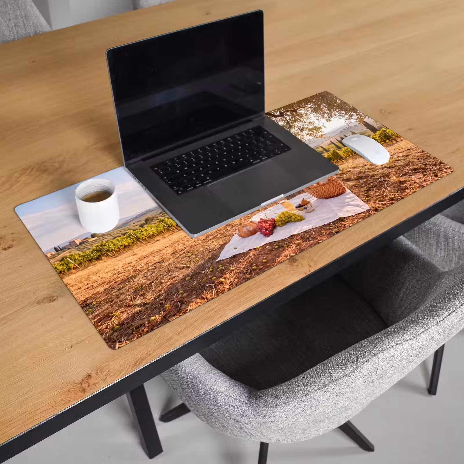 Schreibtischunterlage - Picknick – Weinberg – Landschaft – Sommer – Essen - Picknick - Wijngaard - Landschap - Zomer - Eten Muismat XXL klein