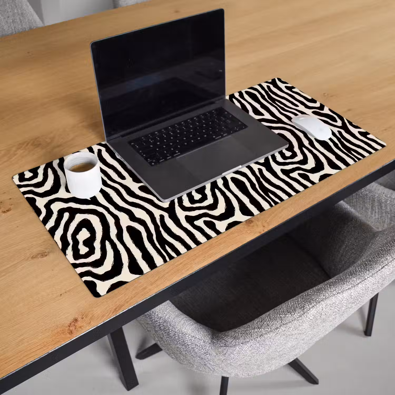 Zebra - Abstract - Zwart Muismat XXL klein 681 -sfeer1