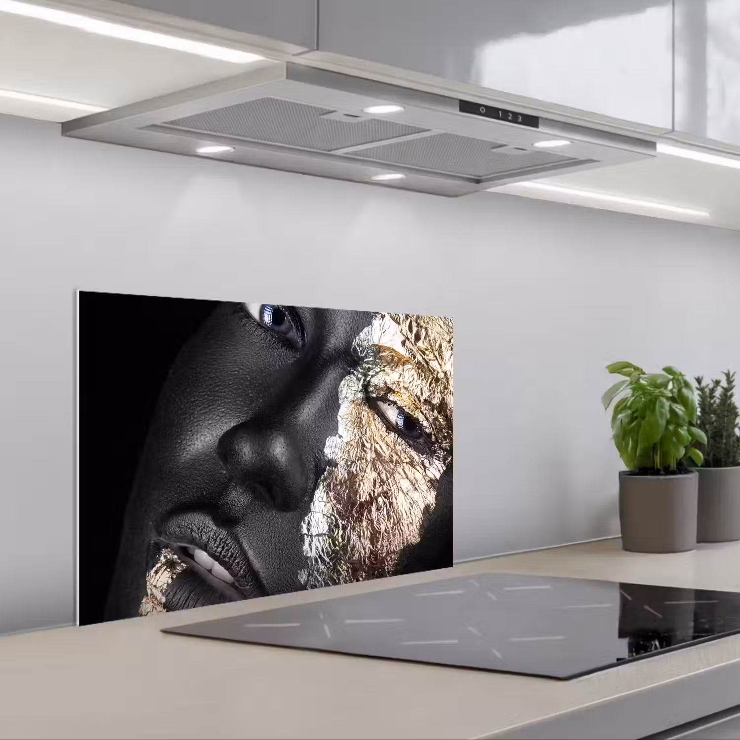 Vrouw - Goud - Zwart - Verf - Luxe keuken achterwand spatscherm klein -3d_schuin
