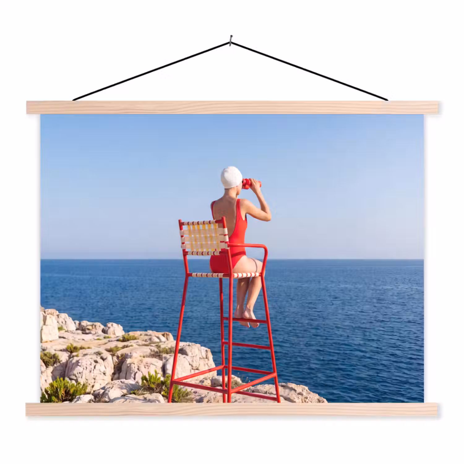 Vrouw - Zee - Kust - Verrekijker - Rood textielposter latten blank klein -3d