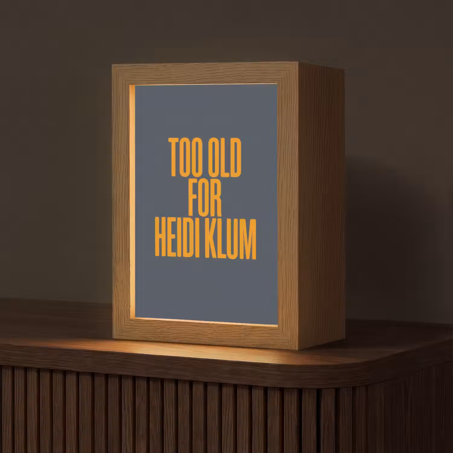 Too old for heidi klum - Geel - Blauw Light Box met kabel (Tafellamp) klein -z3d_website