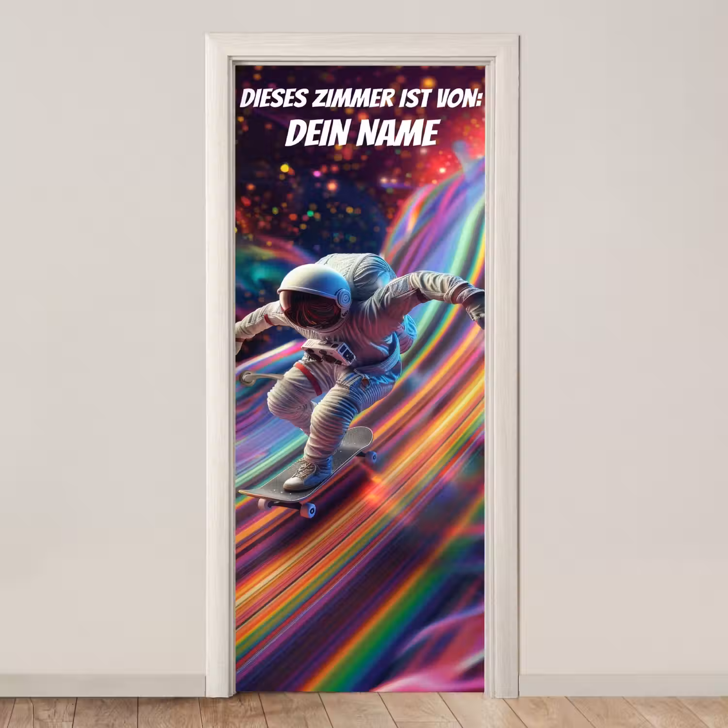 Astronaut auf Skateboard im bunten Weltraum mit personalisierbarem Namensfeld. deurposter klein -3d_beige