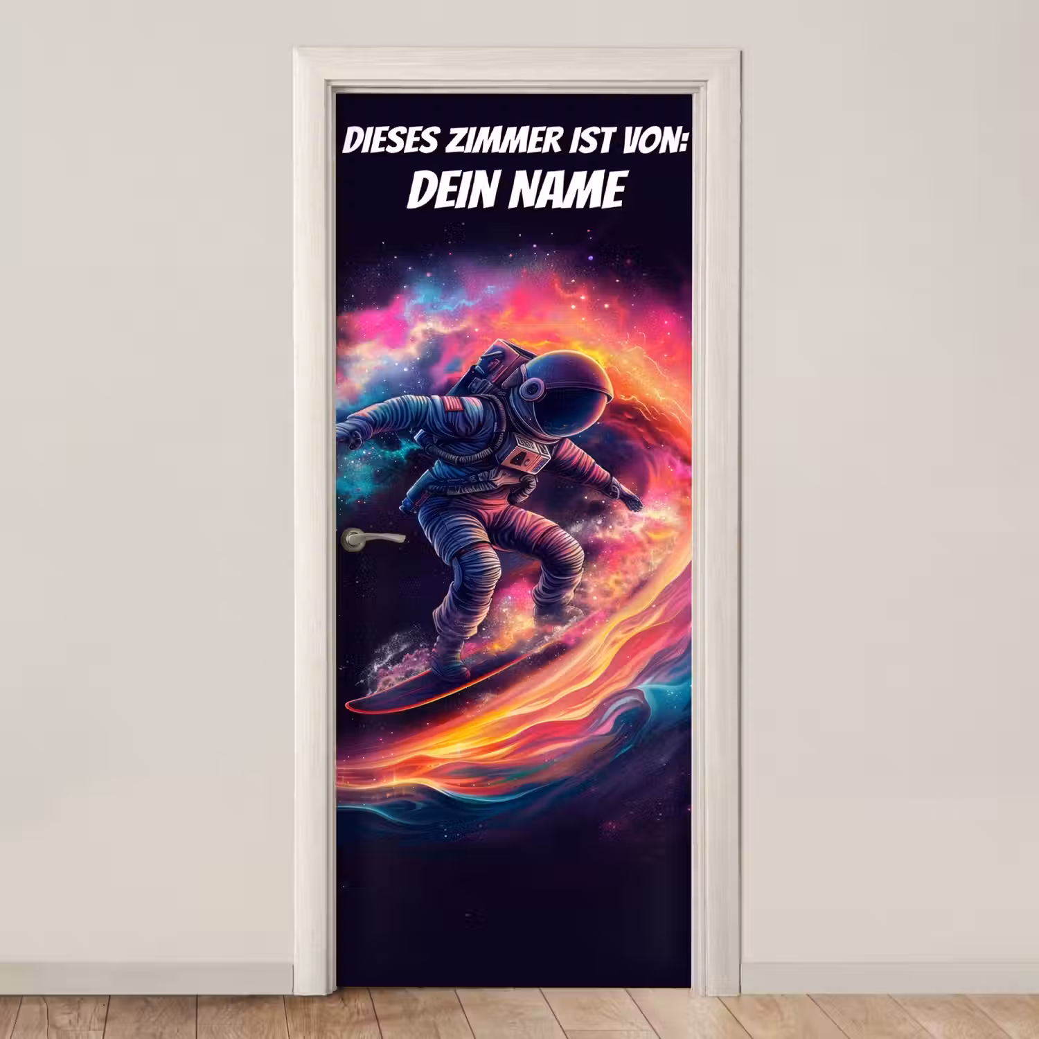 Astronaut surft durch das Weltall mit personalisierbarem Namensfeld. deurposter klein -3d_beige