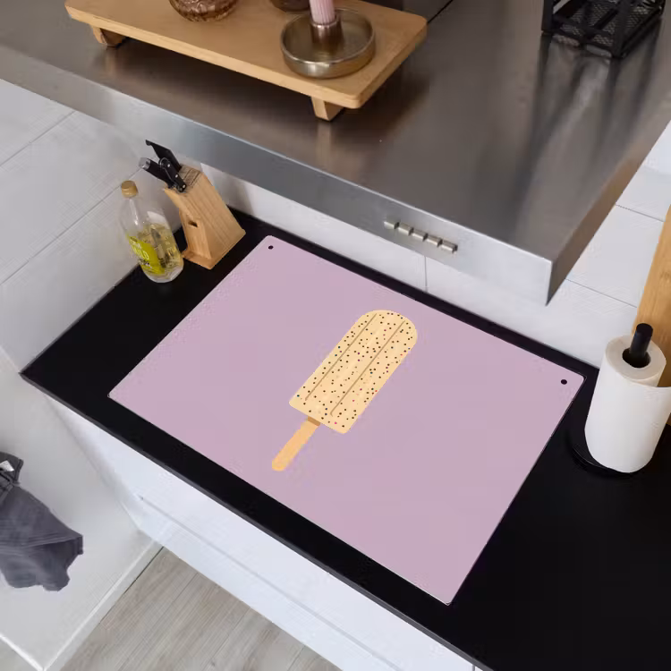 Beige - Ijsje - Spikkels Inductie beschemer met haakjes klein -sfeer1