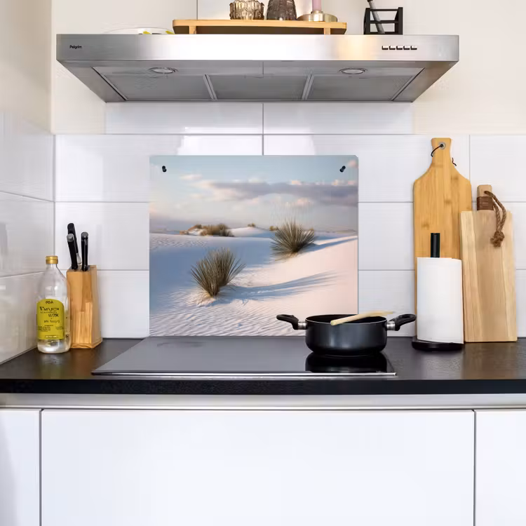 Duinen - Gras - Wolken - Beige Inductie beschemer met haakjes middel -sfeer2