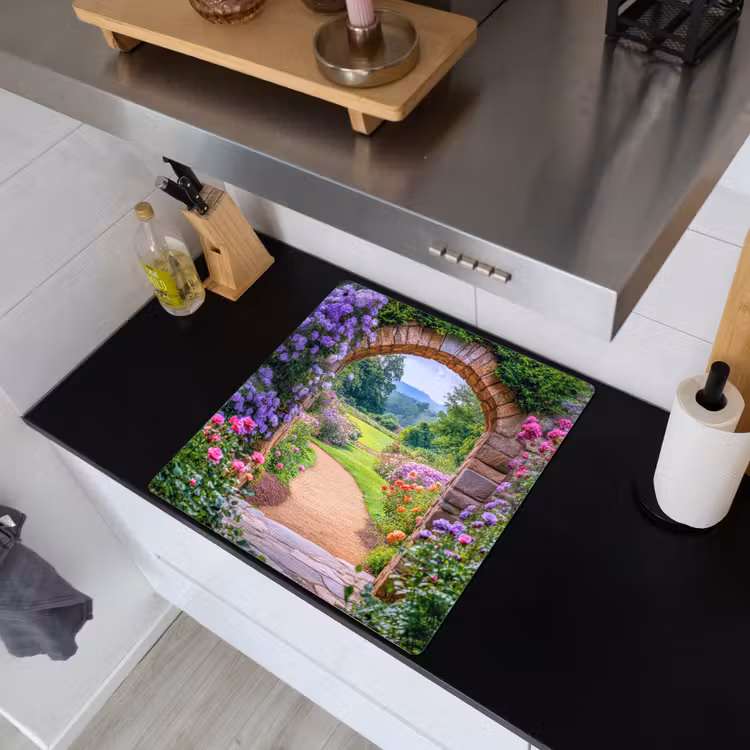 Doorkijk - Poort - Bloemen - Tuin Inductie beschemer met haakjes middel -sfeer1