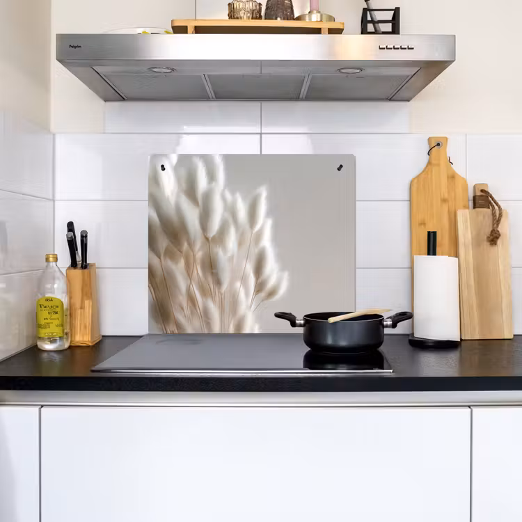 Pluimen - Beige - Minimalistisch Inductie beschemer met haakjes middel -sfeer2