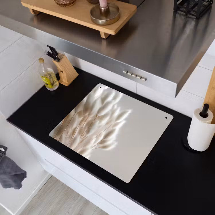 Pluimen - Beige - Minimalistisch Inductie beschemer met haakjes middel -sfeer1