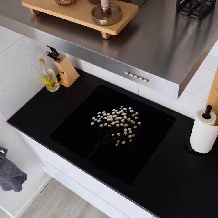 Gipskruid - Bloemetjes - Wit - Minimalistisch Inductie beschemer met haakjes middel -sfeer1