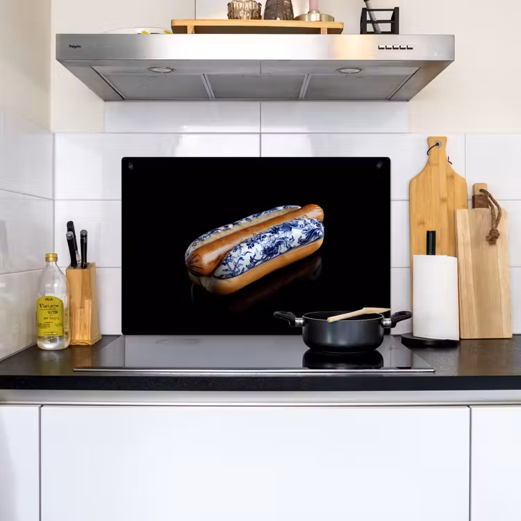 Hotdog - Porselein - Delfts blauw - Eten Inductie beschemer met haakjes klein -sfeer2