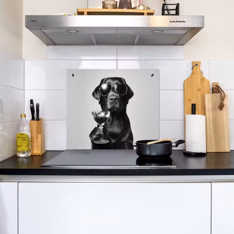 Hond - Zwart - Wijnglas - Zonnebril Inductie beschemer met haakjes middel -sfeer2