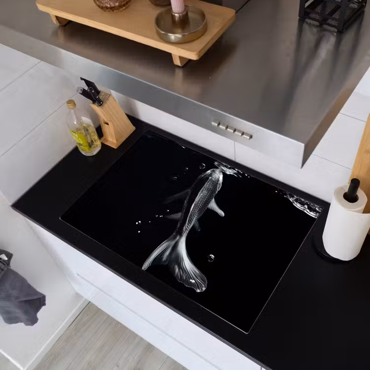 Koi - Vissen - Water - Zwart Inductie beschemer met haakjes klein -sfeer1