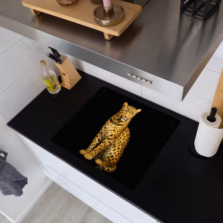 Panter - Realistisch - Bruin Inductie beschemer met haakjes middel -sfeer1