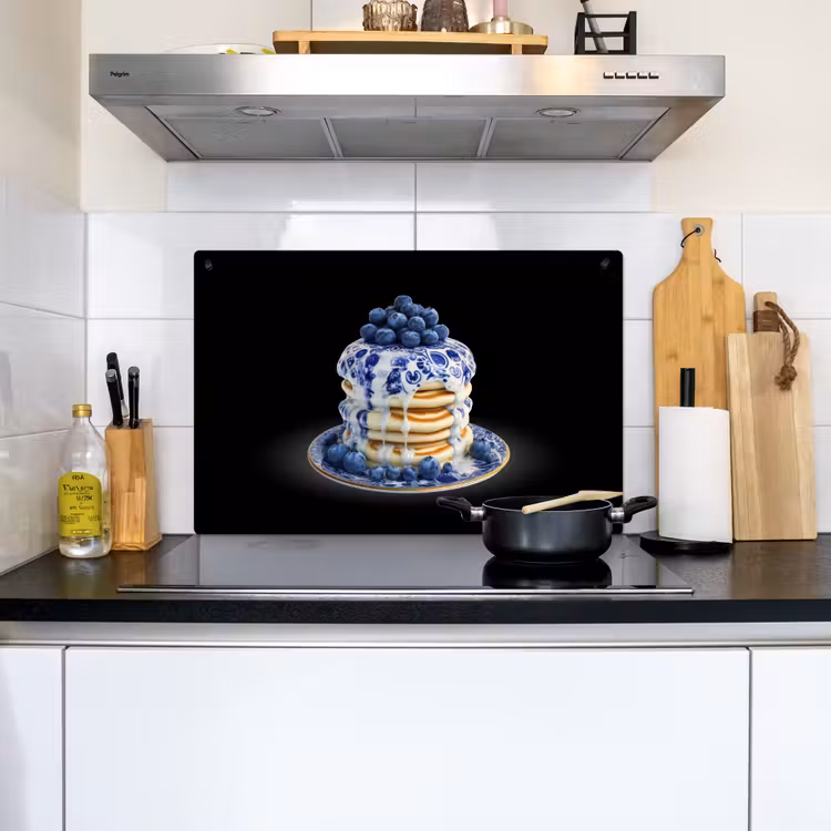 Pannenkoeken - Blauwe Bessen - Bord Inductie beschemer met haakjes klein -sfeer2