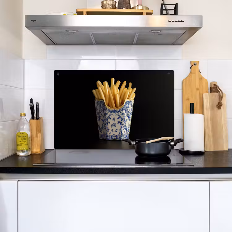 Friet - Porselein - Delfts blauw - Eten Inductie beschemer met haakjes klein -sfeer2