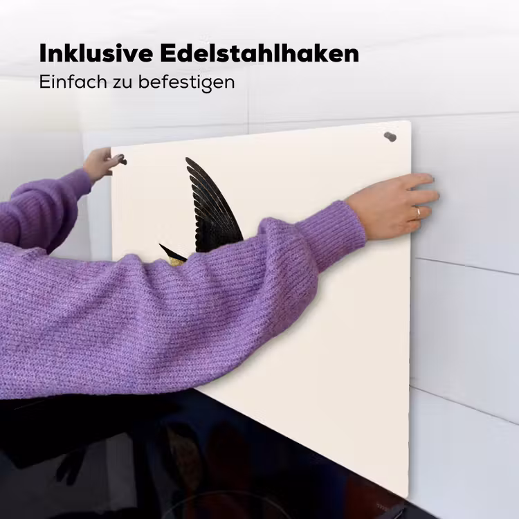 Zwarte zwaluw - Gouden accenten - Lichte achtergrond Inductie beschemer met haakjes middel -ky-ophangen-de