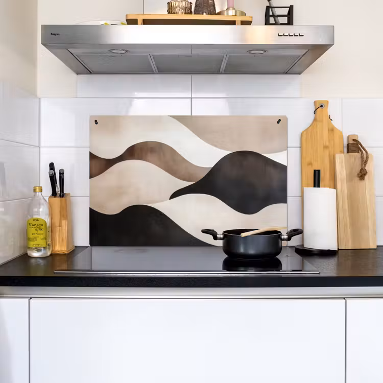 Golven - Abstract - Beige Inductie beschemer met haakjes klein -sfeer2