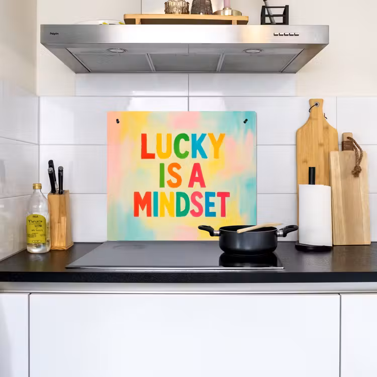 Quote - Lucky - Regenboogkleuren Inductie beschemer met haakjes middel -sfeer2