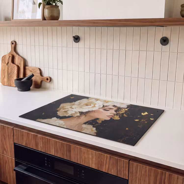 2-in-1 Herdabdeckplatte & Spritzschutz - Abstrakt - Frau - Blumen - Weiß - Abstract - Vrouw - Bloemen - Wit Inductie beschemer met haakjes klein