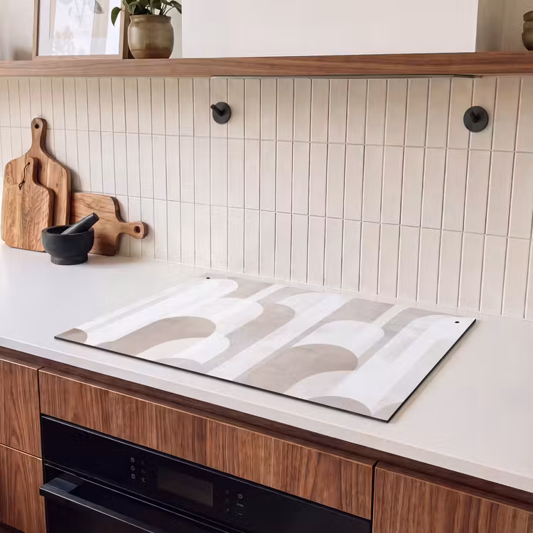 2-in-1 Herdabdeckplatte & Spritzschutz - Abstrakte Bögen - Modern - Beige - Abstracte bogen - Modern - Beige Inductie beschemer met haakjes klein