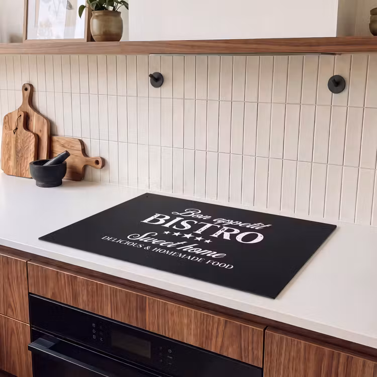 2-in-1 Herdabdeckplatte & Spritzschutz - Bistro des Herzens - Bistro van het Hart Inductie beschemer met haakjes klein