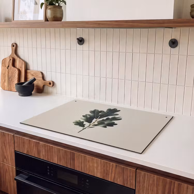 2-in-1 Herdabdeckplatte & Spritzschutz - Eichenblätter - Beige - Grün - Gewellte Ränder - Eikenbladeren - Beige - Groen - Golvende randen Inductie beschemer met haakjes klein