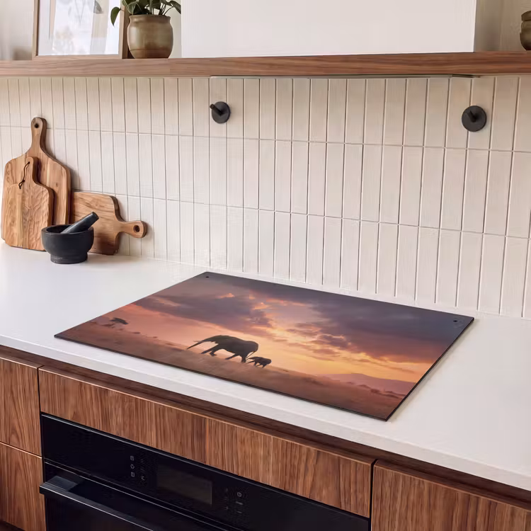 2-in-1 Herdabdeckplatte & Spritzschutz - Elefanten - Grasland - Sonnenuntergang - Olifanten - Grasland - Zonsondergang Inductie beschemer met haakjes klein