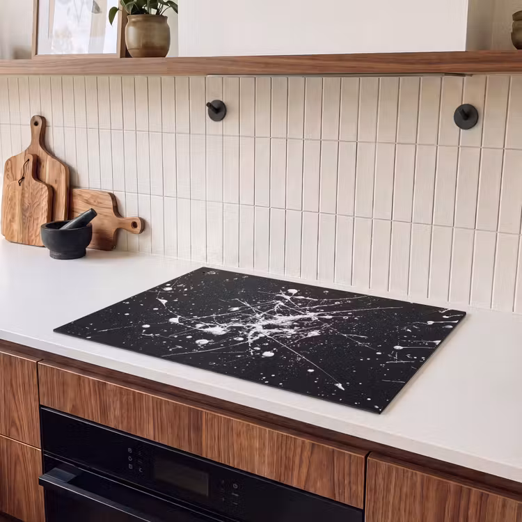 2-in-1 Herdabdeckplatte & Spritzschutz - Farbspritzer - Weiß - Abstrakt - Explosion - Verfspatten - Wit - Abstract - Explosie Inductie beschemer met haakjes klein