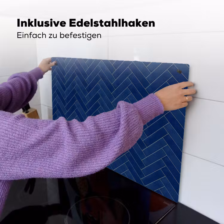 Visgraat - Wandtegel - Donkerblauw - Navy Blue Inductie beschemer met haakjes klein 777 -ky-ophangen-de