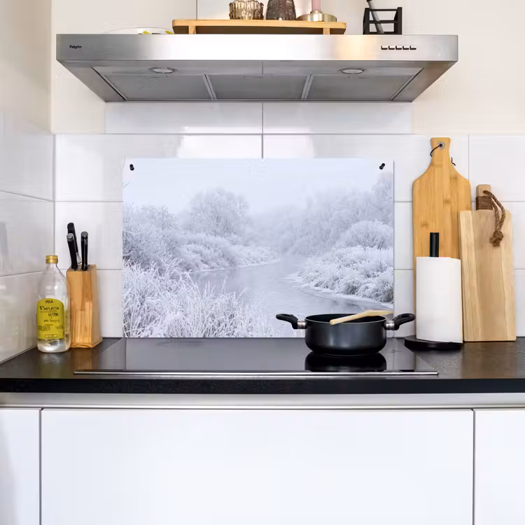 Rivier - Sneeuw - Bos - Winter - Schilderachtig Inductie beschemer met haakjes klein -sfeer2