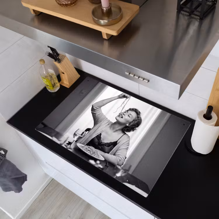 Vrouw - Spaghetti - Zwart - Wit Inductie beschemer met haakjes klein -sfeer1