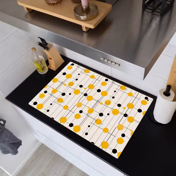 Geometrisch - Retro - Lijnen - Okergeel - Zwart Inductie beschemer met haakjes klein 777 -sfeer1