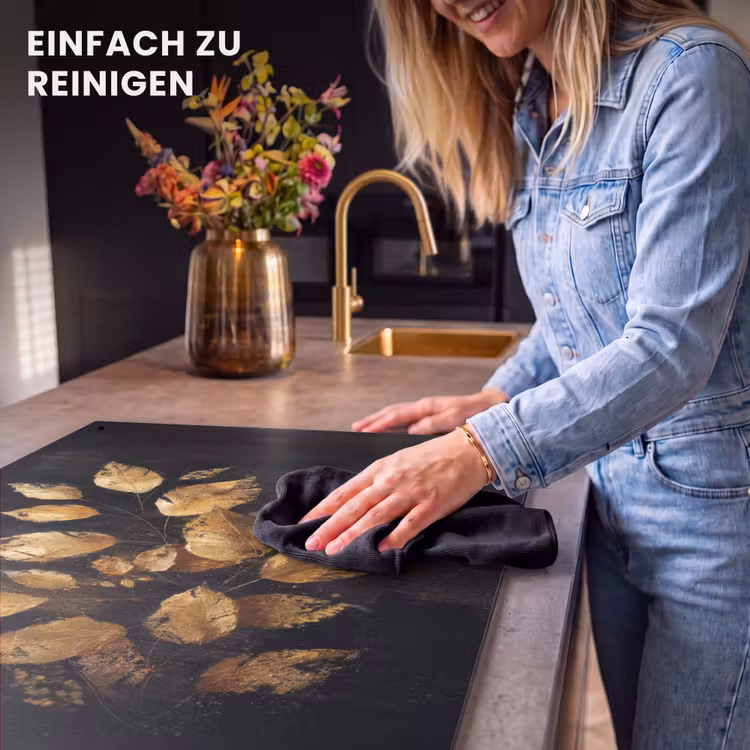 2-in-1 Herdabdeckplatte & Spritzschutz - Goldene Blätter auf dunklem Hintergrund - Gouden Bladeren op Donkere Achtergrond Inductie beschemer met haakjes klein