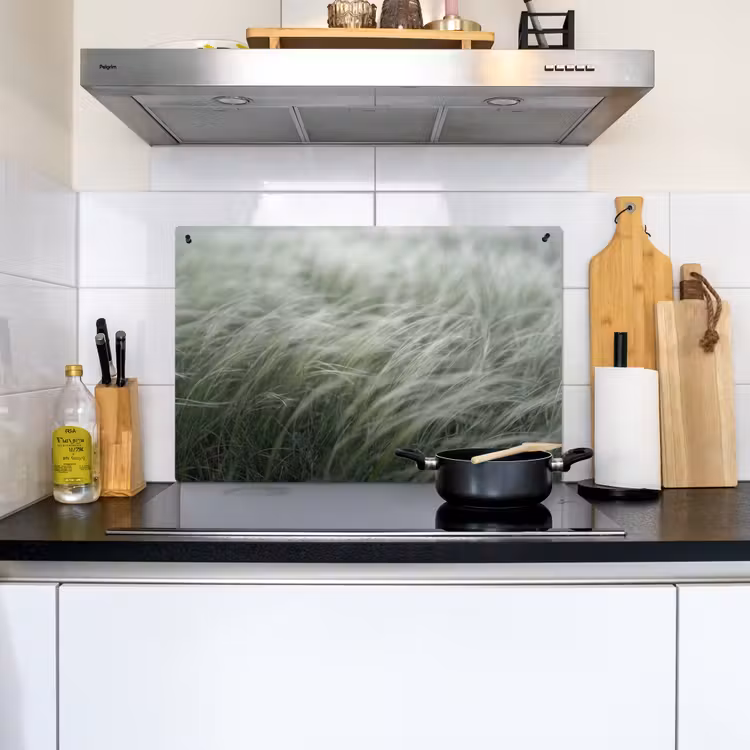 Gras - Wazig - Natuur - Groen - Zacht Inductie beschemer met haakjes klein -sfeer2