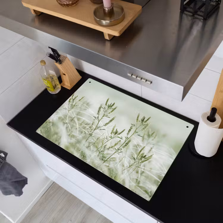 Grassen - Minimalistisch - Groen Inductie beschemer met haakjes klein -sfeer1
